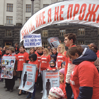 Життя, яке я не проживу: українців з орфанними захворюваннями позбавляють лікування